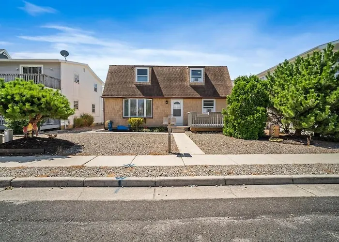 Full House 2 Blocks From Beach