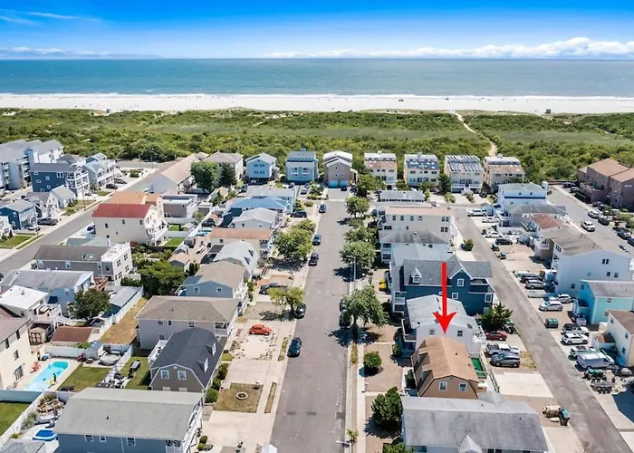 Full House 2 Blocks From Beach